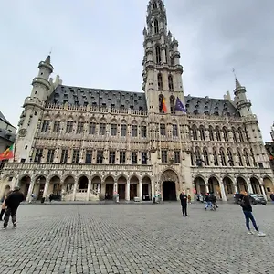Sleep And Enjoy Brussels